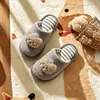 Chinelos de algodão infantis, pantufas de casa para ambientes internos, sapatos de chão de inverno para meninos, novo estilo 2026, design fofo de desenho animado, pantufas de bebê para meninas