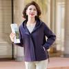 Jaqueta de Outono Petite para Mães 2025 Novo Estilo para Mulheres de Meia-Idade e Idosas, Casaco Trench Coat com Capuz Solto para Senhoras