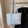 2025 Nueva Bolsa Tote Linda en Relieve Estilo Coreano Casual de Gran Capacidad para el Trabajo y el Traslado Bolso de Hombro de Alta Gama para Mujeres