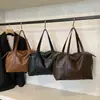 Bolsa Tote de Design da Moda para Mulheres 2025 Nova Retro Versátil Grande Capacidade Ombro Transversal Transfronteiriça