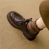 Populares zapatos de cuero para mujer estilo británico, nuevo modelo de otoño 2026, adecuados para combinar con faldas, mocasines de suela gruesa, zapatos de cordones versátiles para mujer