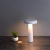 El tendero recomienda Lámpara de mesa moderna casual creativa de regalo de fábrica de Zhongshan recargable para mesita de noche ambiente de aprendizaje luz nocturna