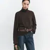 A ONU recomenda altamente esta coleção outono/inverno: o suéter base de lã merino Biella com gola alta, ligeiramente oversized, para mulheres