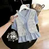 Blusa de Renda Patchwork Falsa de Duas Peças com Decote V de Manga Curta para Mulheres, Top Emagrecedor de Alto Padrão Estilo Francês