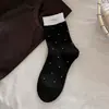 Meias com etiqueta de tecido de bolinhas estilo Miu para mulheres, meias de cano médio, primavera e outono, color block retrô francês, Maillard, sem costura, meias largas (slouch socks)