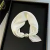 Colar de lenço de seda com pérolas e fecho magnético para mulheres, corrente fina para clavícula de verão, lenço pequeno retrô francês, lenço decorativo para o pescoço