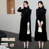 Conjunto de maternidad Otoño/Invierno 2026: Vestido tipo camisola de estilo coreano, moderno, de corte holgado, chic y elegante, adornado con perlas + camiseta interior de retazos