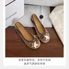 Sapatos Baixos de Boca Rasa Estilo Francês Feminino 2026 Nova Coleção de Outono Slip-ons para Usar com Saias Mary Janes Mocassins Sapatos Pequenos de Couro