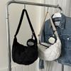 2023 Otoño e Invierno Nuevo bolso de hombro rómbico de alta textura, bolso de mano debajo del brazo, bolso de moda simple que combina con todo, bolso de mujer