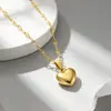 Conjunto de colar e pulseira de aço titânio com coração transfronteiriço europeu e americano para mulheres, joias de corrente para clavícula em forma de coração de luxo leve de nicho de alta qualidade