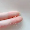 Puedes usar los Pendientes Mini de Grano de Oro de Plata de Ley S925 Invisibles en el Trabajo, Accesorios Básicos para Orejas Simples y Versátiles para Mujeres