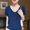 Camiseta feminina plus size lisa, gola V, peça básica para primavera/verão, manga curta, adequada para mães, estilo transfronteiriço, design simples e minimalista, estilo coreano