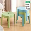 Taburete pequeño de plástico simple para adultos, taburete bajo estilo nórdico, engrosado y antideslizante, adecuado para sala de estar, mesa de café, taburete para cambiarse los zapatos, baño infantil