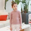 Novo Top de Renda com Forro de Fleece Espesso para Meninas Outono/Inverno 2026, Camiseta Básica Versátil Estilo Coreano com Gola Alta Meia para Crianças de Meia-Idade a Mais Velhas