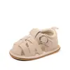 Sandalias de bebé verano nuevo modelo con tiras cruzadas de velcro, zapatos transpirables y cómodos para niños pequeños con suelas de goma
