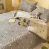 Frazada de Cama de Felpa de Leche de Gasa de Doble Capa Juego de Tres Piezas Dormitorio de Estudiantes Manta de Doble Cara Protector de Colchón y Cama