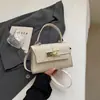 Bolsa de mão estilo retrô para mulheres, nova coleção 2026, casual e moderna, adequada para o dia a dia, bolsa de ombro simples ou bolsa transversal