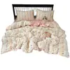 Conjunto de cuatro piezas de algodón fresco y lindo con estampado de dibujos animados, estilo INS de algodón puro, adorable y suave, adecuado para todas las estaciones, juego de tres piezas para dormitorio