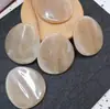 Peças perfuradas em acrílico bege e marrom escuro, adesivos de resina, acessórios com efeito jade perolado, acessórios para sapatos