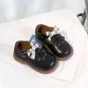 Zapatos para niñas, zapatos de piel de princesa para niños, nuevo estilo primavera y otoño 2026, zapatos de suela blanda para bebés, elegantes para niñas