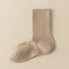 Calcetines de Algodón Holgados con Borde Enrollado de 25 Años para Mujer, Novedad de Otoño Versátiles Anti-Pilling de Colores a Media Pantorrilla Venta al por Mayor desde Zhuji
