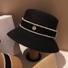 Sombrero de paja con cinta de estilo fragante de diseñador, sombrero de estilo socialité estilo Hepburn vintage, sombrero de pescador rojo de red para mujer, sombrero hueco para exteriores y transpirable.