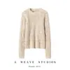 Suéter de malha de cashmere com design de crochê vazado estilo casual para mulheres, novo modelo outono e inverno 2026, solto e afina a silhueta