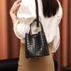 Agente de Compras de Hong Kong Bolso Cubo Tejido de Moda para Mujer 2025 Nuevo Bolso de Mano de Gama Alta de Nicho Bolso Cruzado Versátil