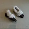 Sapatos fofos retrô de outono e inverno, com bico quadrado, salto grosso e forro de fleece para mulheres, perfeitos para combinar com saias; sapatos de algodão de salto médio de lã de cordeiro