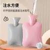 Bolsa de agua caliente de tela extraíble y lavable al por mayor linda gruesa de PVC a prueba de explosiones calentador de manos de felpa bolsa de agua con inyección de agua forro