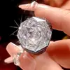 2025 Nova Joia Mais Vendida Base de Cobre Banhado a Ouro Pedra Sintética Lapidação Rosa Cor Ouro Preto Anel de Luxo Leve para Mulheres 16mm