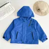 Valle del Viento 2026 Otoño Nueva Elegante Versátil Azul con Capucha Cortavientos para Niños Chaqueta Resistente al Viento para Exteriores para Niños