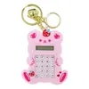 Urso de morango criativo calculadora chaveiro de carro feminino casal pingente de mochila chaveiro fofo pequeno presente atacado