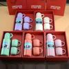 Un Juego de Tazas de Regalo Empresarial de Alta Gama con Tres Tapas, Hecho de Acero Inoxidable con Aislamiento al Vacío, Personalizable y Disponible en Cajas de Regalo al por Mayor