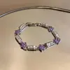 Pulsera de Metal con Broche de Flor de Zirconia de Lujo Ligero Europeo y Americano, Pulsera Versátil Exquisita y de Moda con un Diseño Único para Mujeres