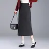 Falda sencilla de lunares para mujer, nuevo estilo otoño/invierno 2026, falda midi de línea recta adelgazante con una caída elegante y a la moda