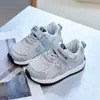 Zapatos Infantiles Estilo Coreano Sencillos Forrest Gump Velcro Ligeros Antideslizantes Zapatos Deportivos para Niños Pequeños Zapatos para Caminar de Bebé Zapatos para Niños