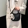Bolsa de Mão Pequena Texturizada de Inverno 2025 Nova de Nicho Transfronteiriça para Mulheres, Bolsa Tipo Saco Simples, Bolsa Versátil de Ombro e Transversal