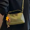 Bolsa com Textura Trançada Feminina 2026 Nova Verão Nicho Trabalho Diário Bolsa de Ombro Único Toque de Luxo Leve Retro Bolsa Transversal