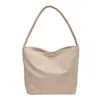 Bolsa de tela de nailon portátil estilo coreano para mujer Verano 2023 Nueva llegada de moda Bordada Bolso de axila Bolso cubo de un hombro todo a juego