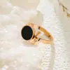 Anillos Redondos Negros Estilo Coreano y Japonés, Accesorios de Moda Personalizados de Acero de Titanio, Anillos de Celebridad de Internet que No se Desvanecen, Venta al por Mayor de Fábrica en Stock