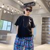 Camiseta de verão estampada para crianças 2022 novo estilo ocidental moda roupas de verão para meninos estilo Hong Kong solto absorvente de suor verão manga curta T