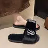 Marca da Moda VS Pantufas de Pelúcia com Diamantes para Mulheres Outono/Inverno 2025 Novidade para Casa Brilhantes com Diamantes Planas Quentes Pantufas de Encaixe Tamanho Grande