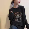 Camiseta de Veludo Macio Confortável com Estampa de Desenho para Mulheres 2025 Outono e Inverno Nova Casual Solta Espessada Escovada Camiseta Básica