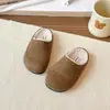 Bonitas zapatillas de algodón de color liso para niños, colección otoño/invierno 2026, zapatillas retro casuales de moda y versátiles estilo Birkenstock para bebés