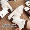 Calcetines cálidos con lazo para otoño e invierno para mujer, calcetines de media pantorrilla para mujer de terciopelo australiano con flores pequeñas, calcetines deportivos versátiles de estilo japonés con rayas y forro polar