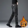 Calça jeans masculina 2026 outono e inverno forrada com fleece stretch confortável estilosa versátil casual slim fit cintura alta modeladora