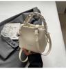 Bolsa de balde nova 2024 bolsa de mão trançada feminina de alta qualidade moda bolsa cesta bolsa de ombro transversal bolsa pequena