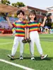 Temporada de Volta às Aulas Dia das Crianças Fantasia de Apresentação Manga Curta Foto de Formatura Dia do Esporte Jardim de Infância Aula Pai e Filho Uniforme Roupa de Apresentação Arco-Íris