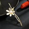 Broche de Perla Margarita de Concha Corsage para Mujer Accesorios para Traje Lujo Elegante Diseño Nicho Pequeño Fresco Lujo Accesible Elegante